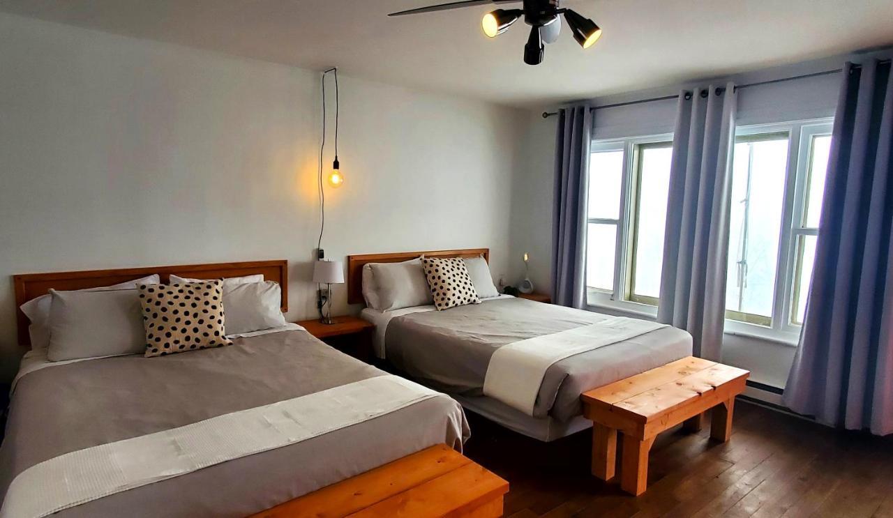 Motel Lofts Fleuve Et Montagnes à Sainte-Anne-de-Beaupré Extérieur photo