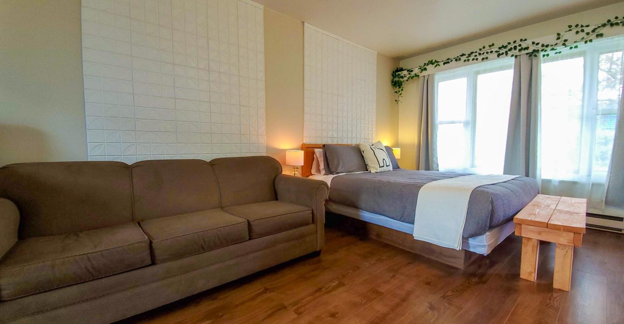Motel Lofts Fleuve Et Montagnes à Sainte-Anne-de-Beaupré Extérieur photo